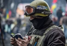 Soldados ucranianos recebem milhares de Bíblias camufladas